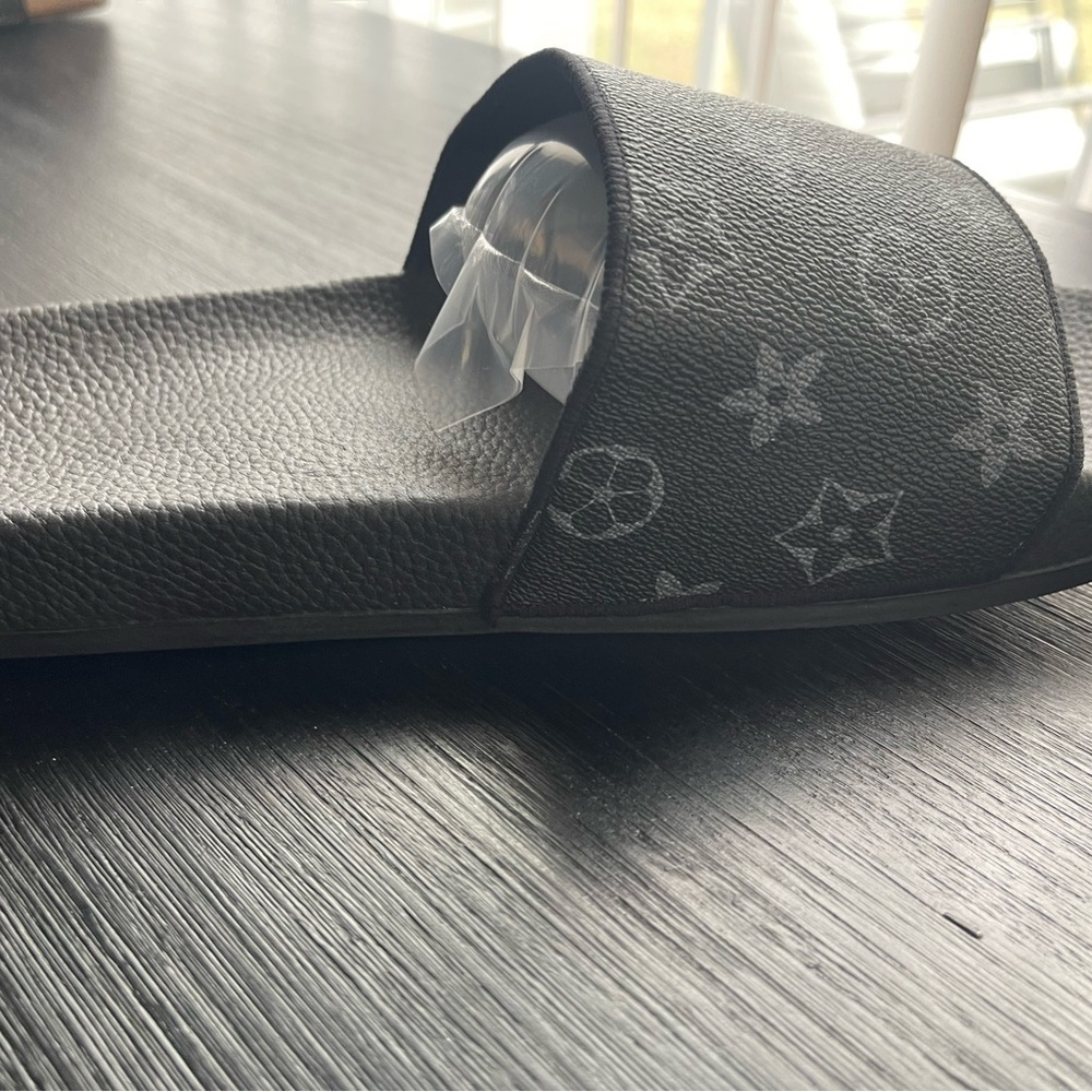 Classic sides with Black and Gray monogram size 45 EU Slide Sandals - Picture 9 of 9